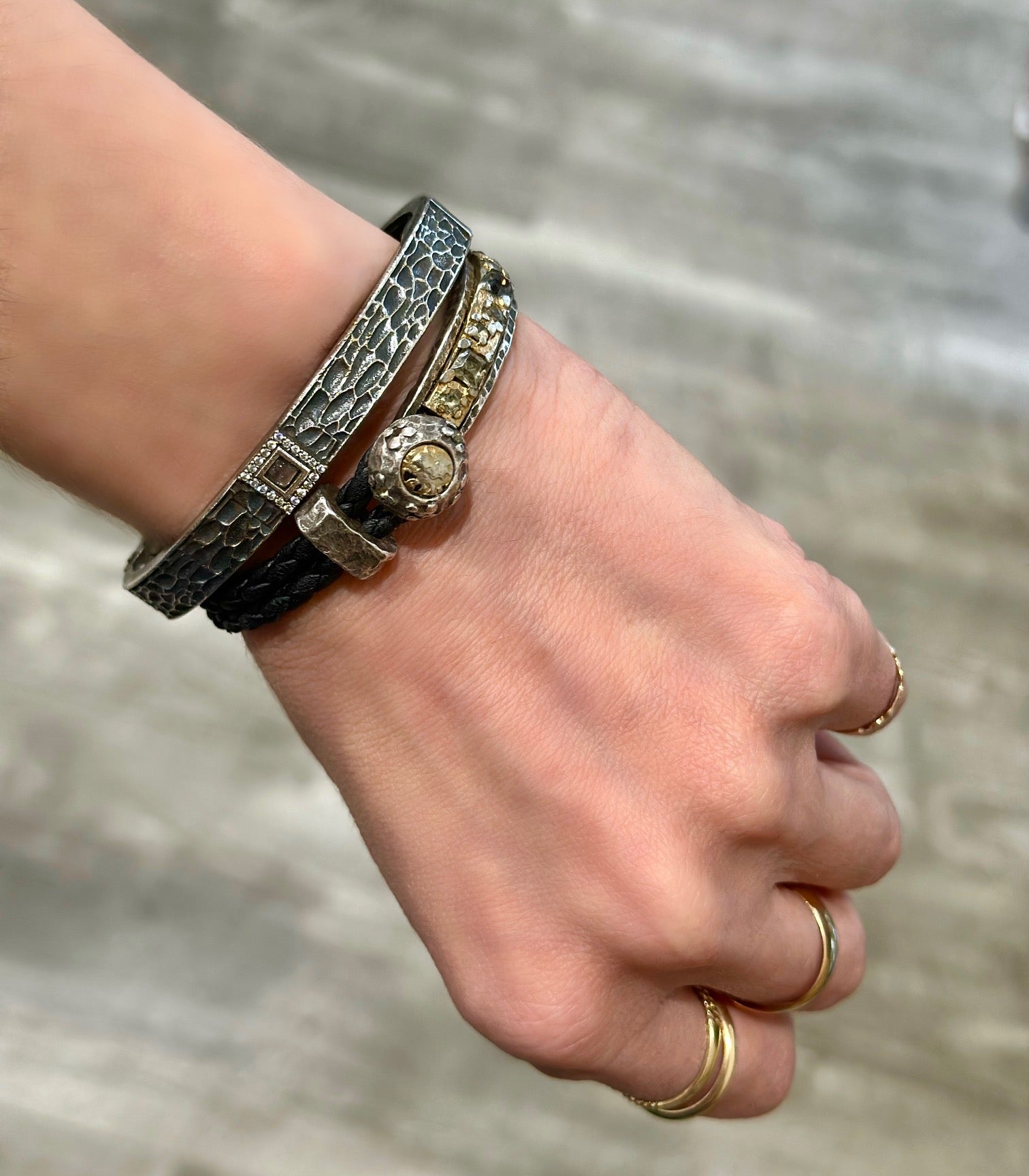 VINTAGE SILVER & BLACK LEATHER ROPU BANGLE