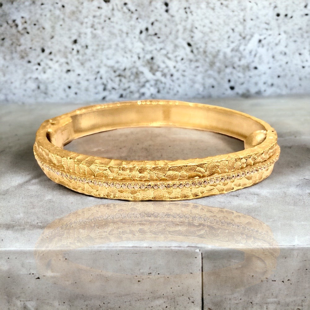 GOLD EGY CRYSTAL LINE BANGLE