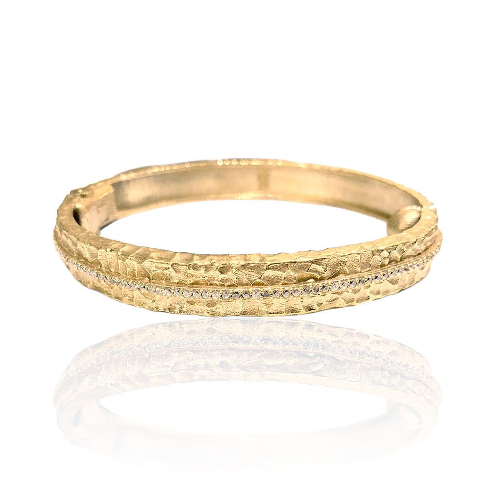 GOLD EGY CRYSTAL LINE BANGLE