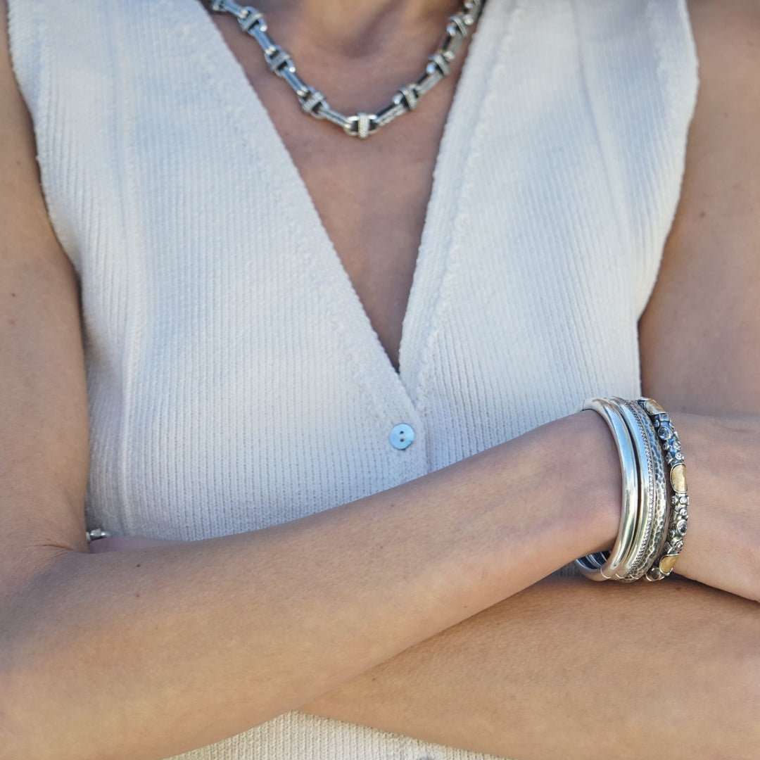 SILVER RIVA BANGLE