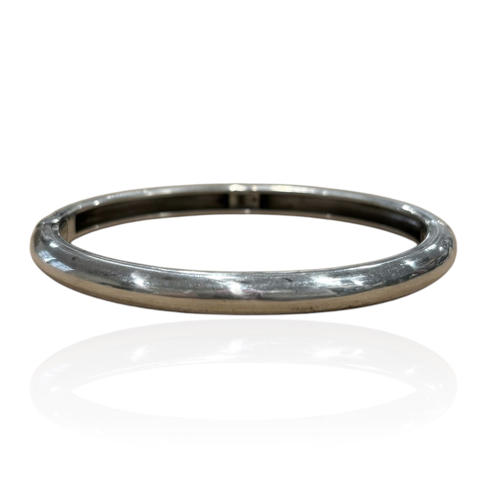 SILVER RIVA BANGLE