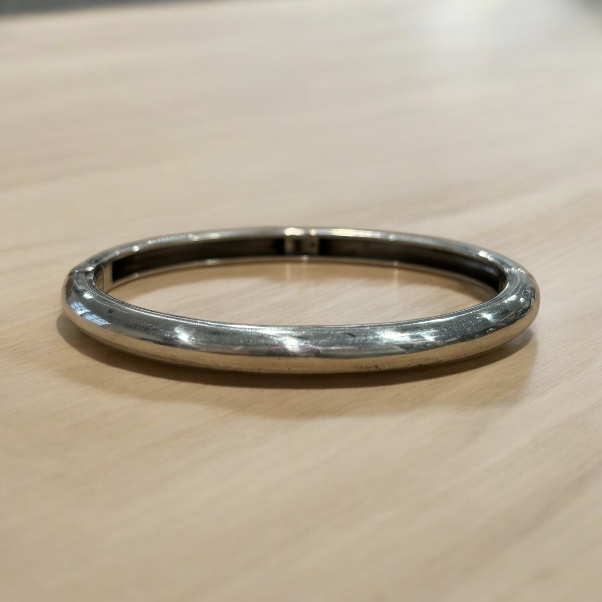 SILVER RIVA BANGLE