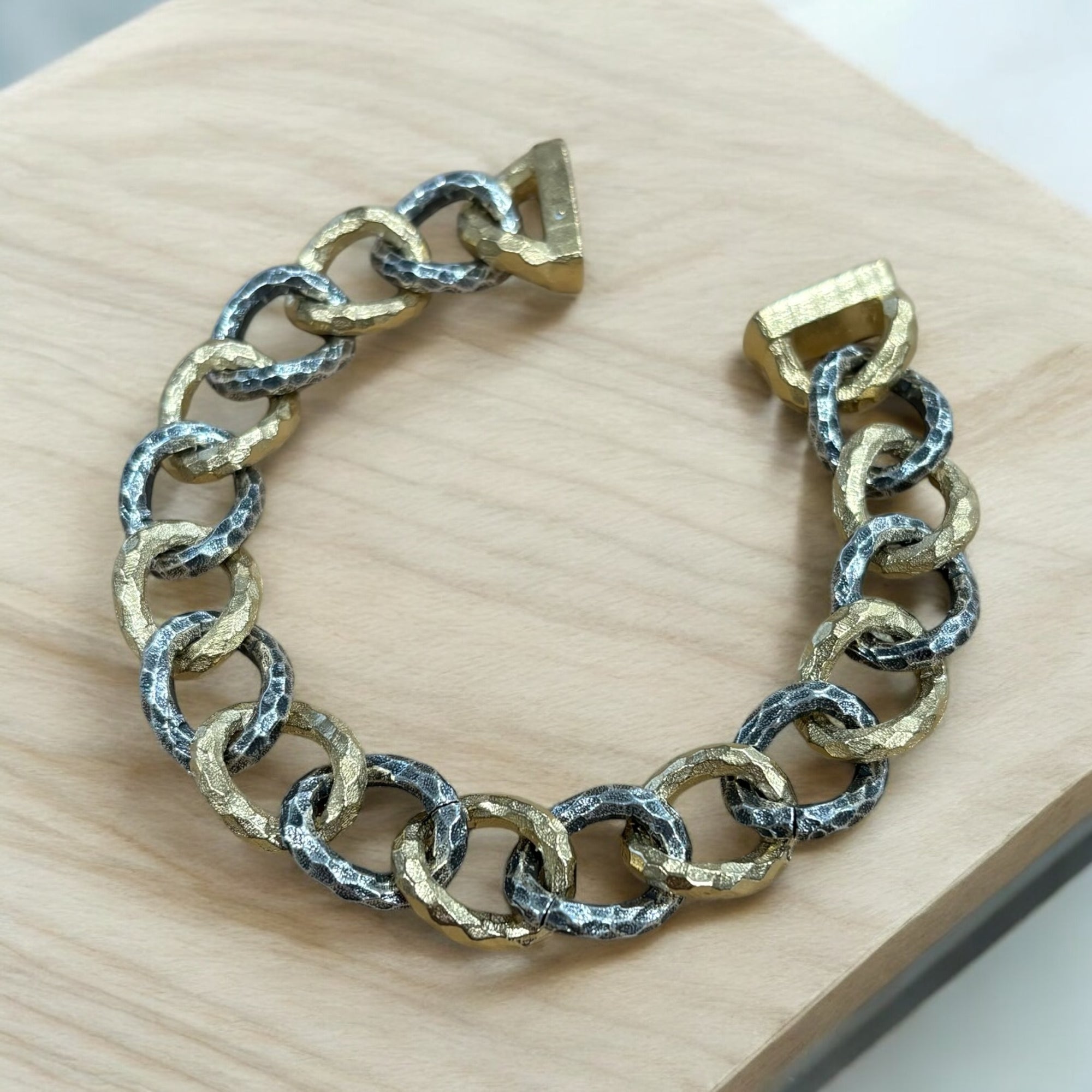 TWO TONE MINI CHARIOT HAMMERED LINK BRACELET