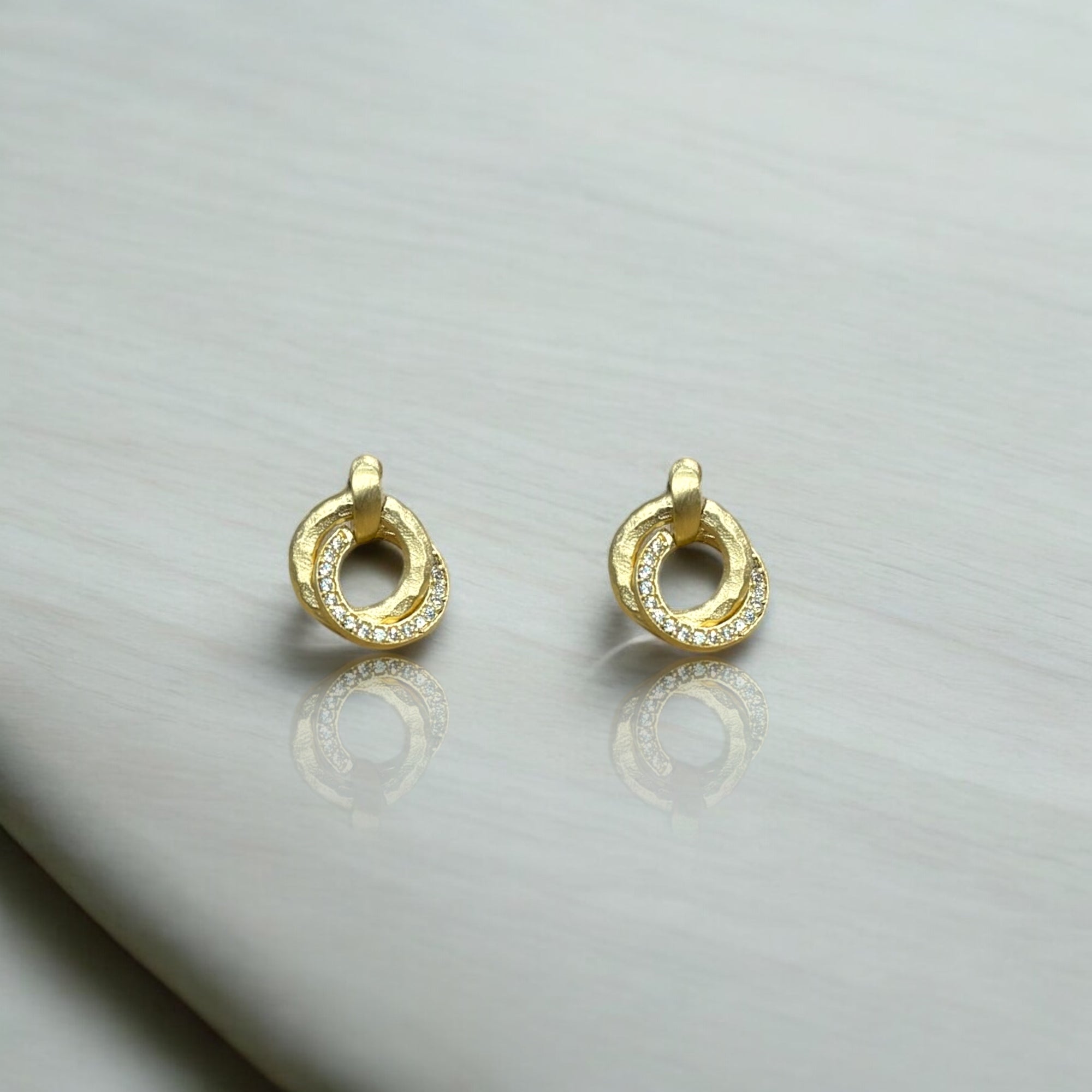 GOLD MINI TRINITY EARRINGS