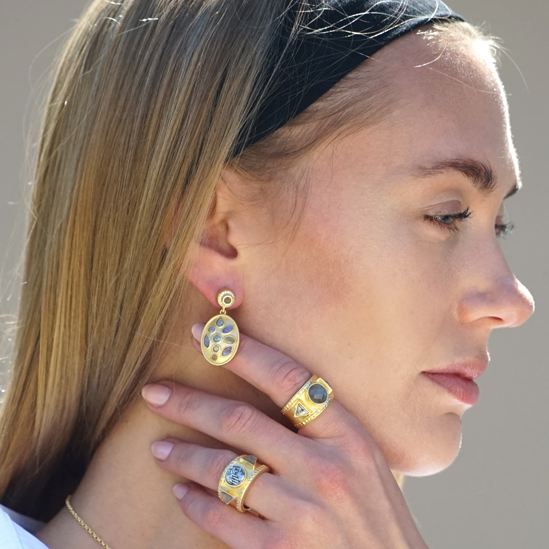 GOLD BAND COIN &amp; LABRADORITE TRE RING