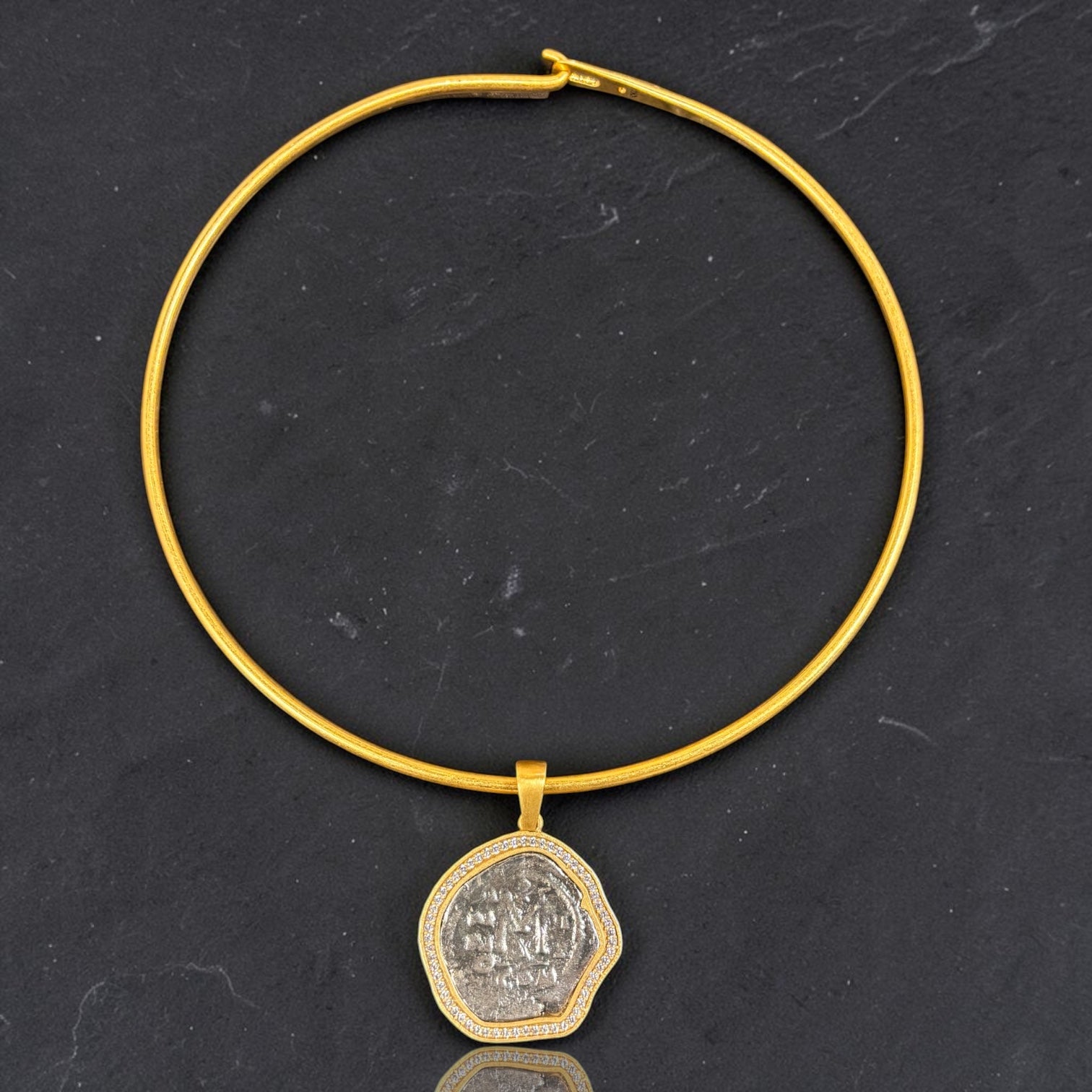 GOLD MOLAT WIRE NECKLACE