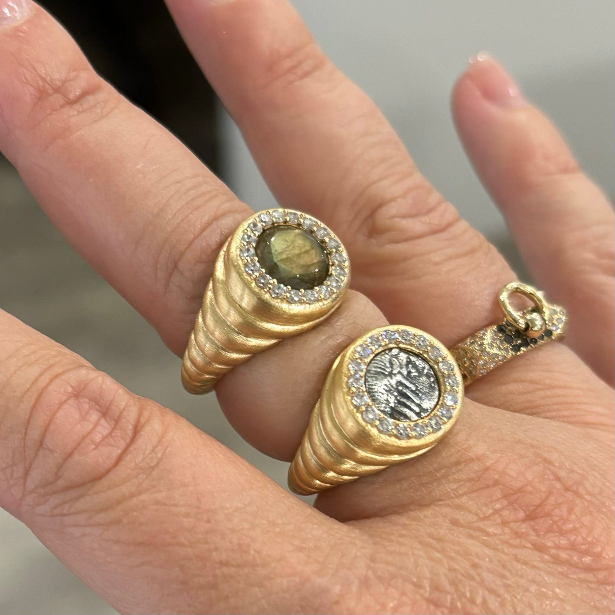 GOLD SCALLOPED POPPY LABRADORITE RING
