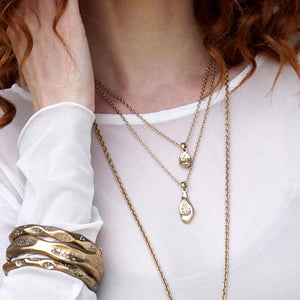 GOLD IMPRESSION TEAR DROP NECKLACE