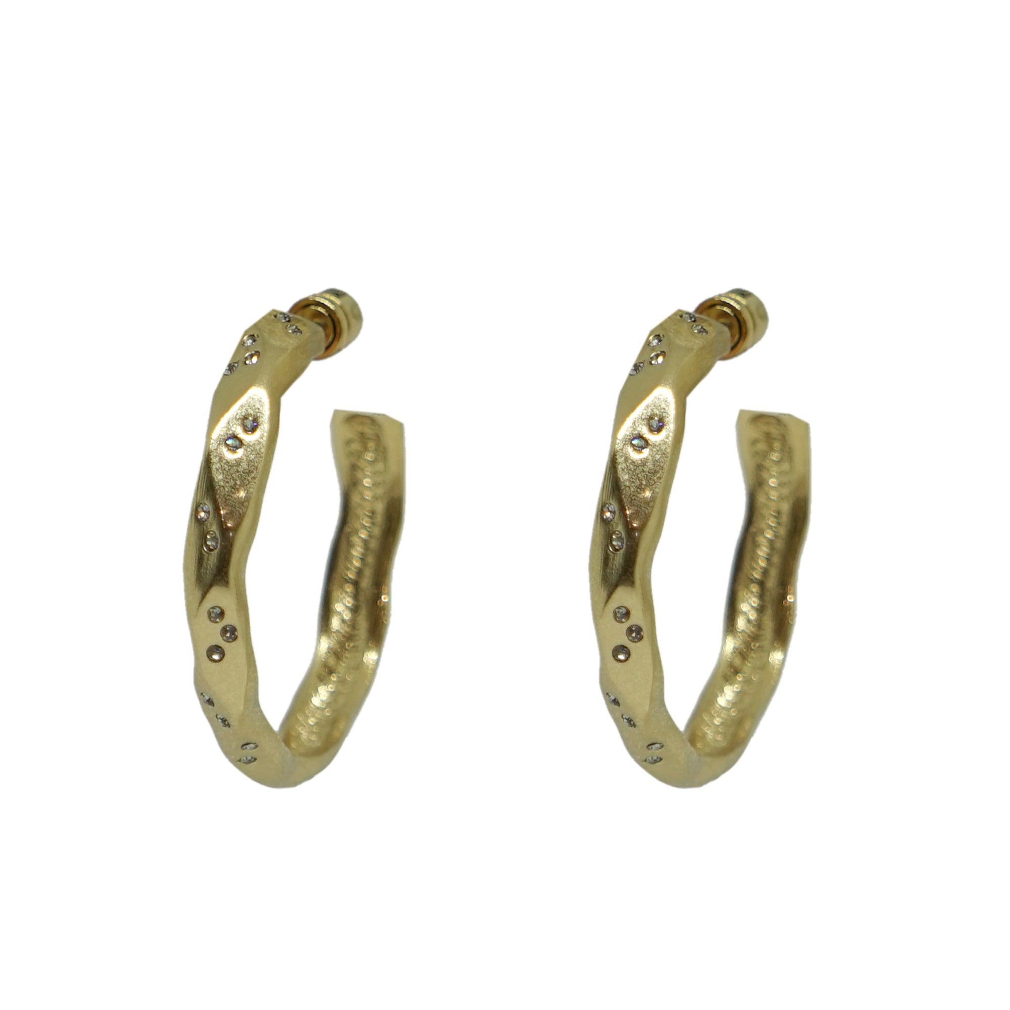 GOLD THIN WAVE 1.5" IMPRESSION HOOPS